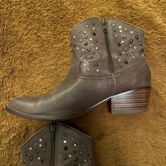 WHITE MOUNTAIN Brown Distressed Leather Rocky Studded Side Zip Ankle Boots 9.5M - Picture 7 of 9
